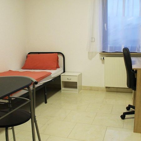Spacious Apartment In Industrial Area Лудвигсбург Екстериор снимка