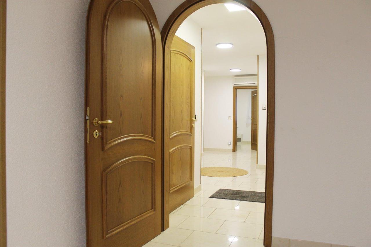 Spacious Apartment In Industrial Area Лудвигсбург Екстериор снимка